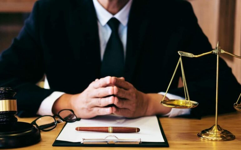 Какие выплаты положены сотруднику при сокращении?помощь в Мариуполе